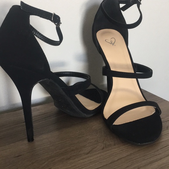 black three strap heels - Picture 2 of 5